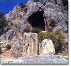 Arsemeia Kabartma ve Mağara