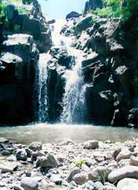 Karako&ccedil;an Kavalcık Şelalesi